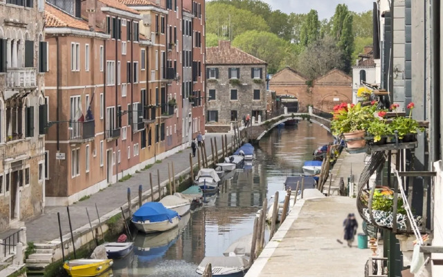 Canal View Apartment