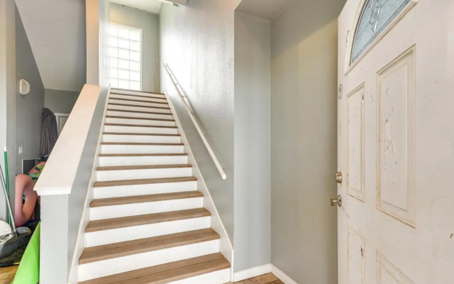 Oceanfront Galveston Beach House: Steps to Sand!