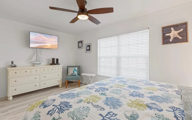 Colony Beach Club 235