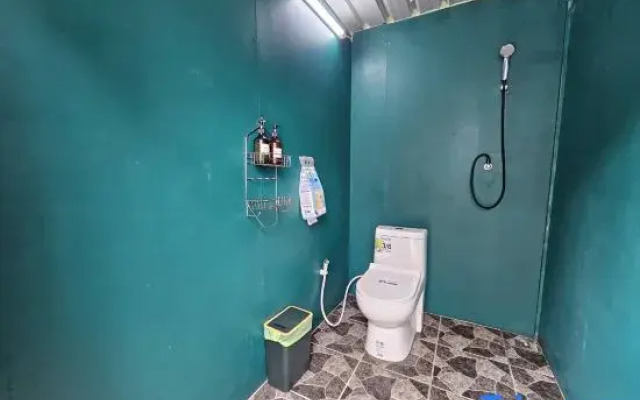 Nahm Khao Sok Hostel and Camping