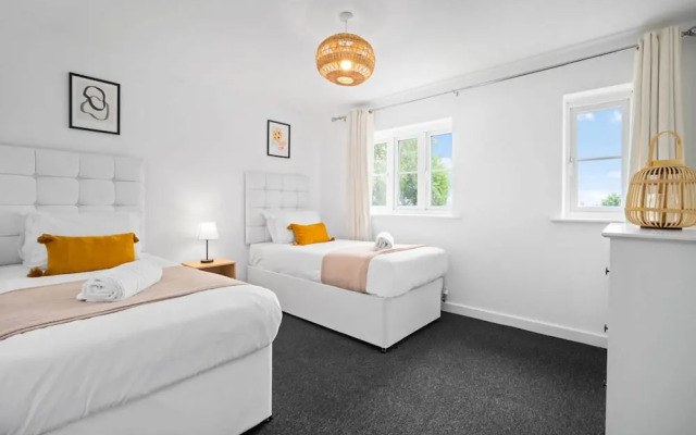 Cute Modern Mews Home in Oldbury
