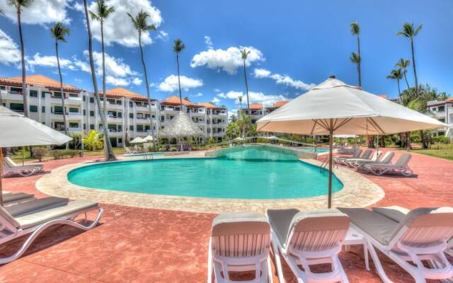 Oceanfront Apartment With Beach Views and Large Balcony