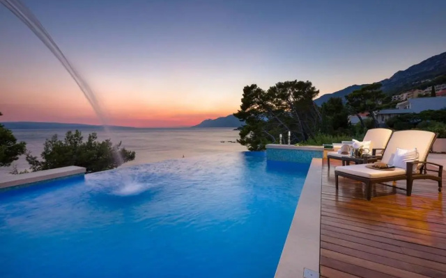 Luxury Seafront Villa Brela Pride with private heated pool at the beach in Brela - Baska Voda