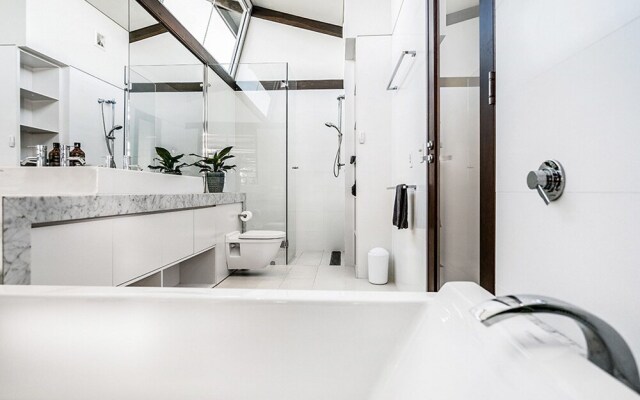 Your Luxury Escape - On The Bay 2