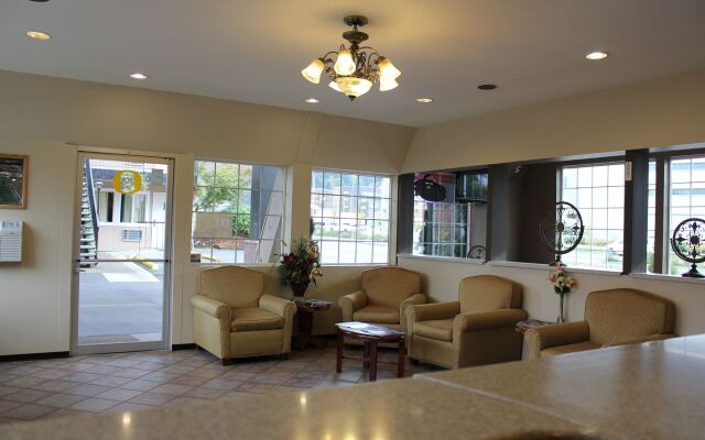 University Inn & Suites