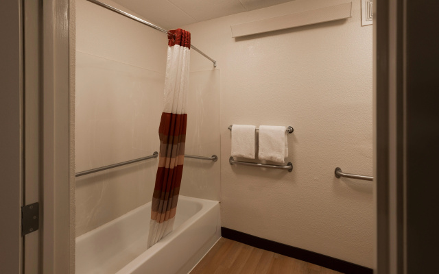 Red Roof Inn PLUS+ Chicago - Willowbrook
