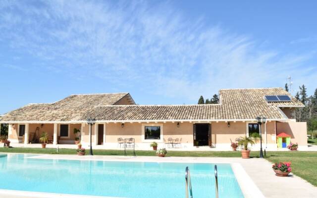 Luxurious Holiday Home With Swimming Pool In Syracuse Italy