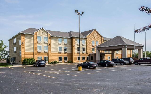 Quality Inn & Suites Mendota near I-39