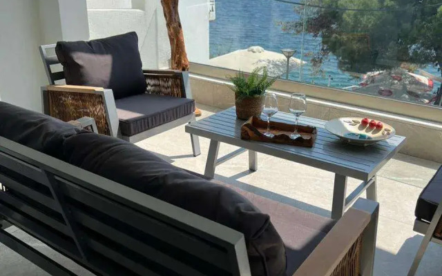 Wide Blue Luxury Suites