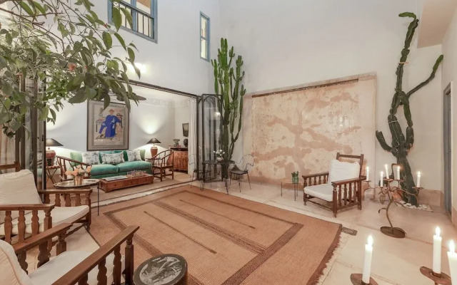 Riad Le J