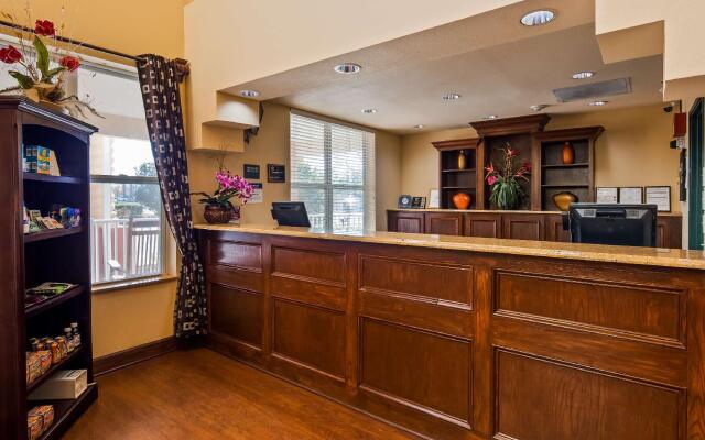 Best Western Plus First Coast Inn & Suites