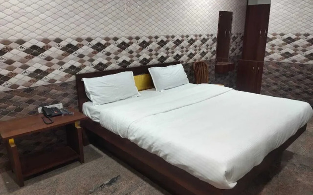 Sri Mahalakshmi Deluxe Lodge
