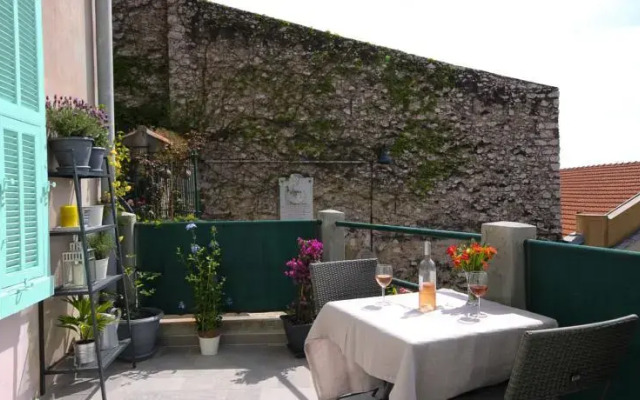 Rare! Terrace with Sea View Apartment, Vieux Nice
