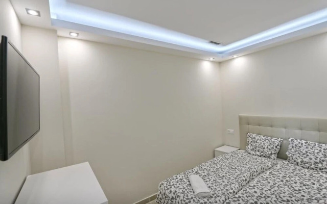 Beachfront Urb. Luxury Apartment 1