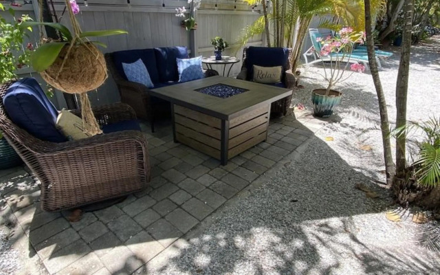 Tarpon Tale Inn
