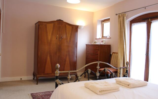Holly Lodge