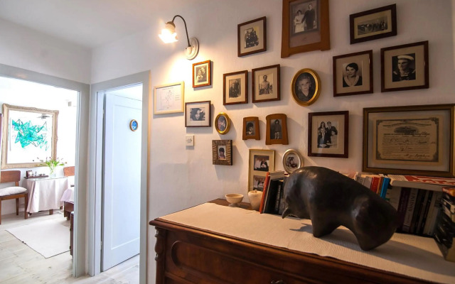 Apartment House Art Bol