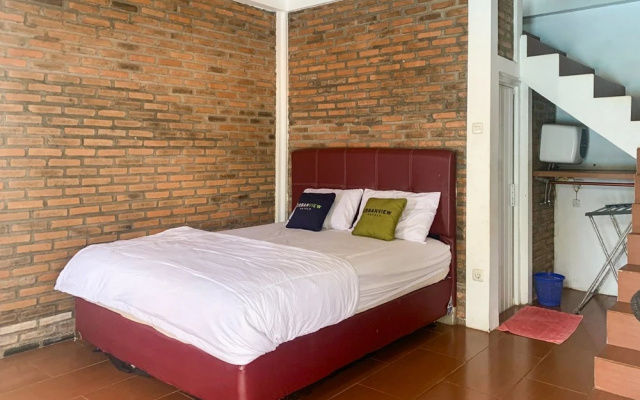 Urbanview Hotel Villa Q Gisting by RedDoorz – Guest Rooms – Campang