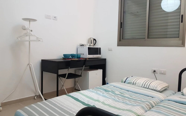 Private Bed and Bathroom in Netanya
