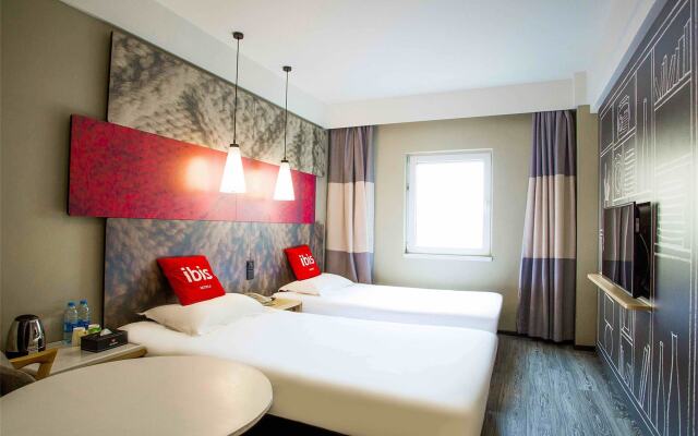 ibis Qingdao Ningxia Road