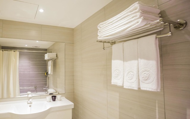 Green World Triplebeds Hotel