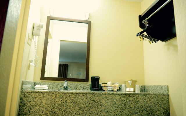 Red Roof Inn & Suites Commerce - Athens