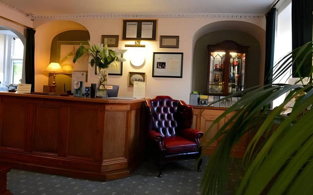 Bridge House Hotel