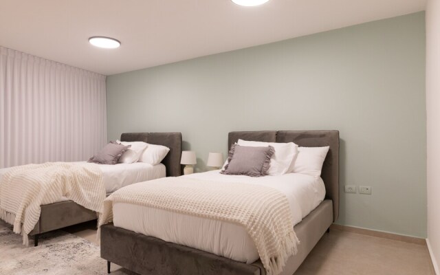 Huge & Lovely Unit 2BR 2BT By the beach