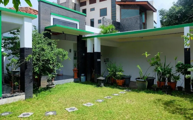 Villa Wirosaban With Private Pool By Simply Homy