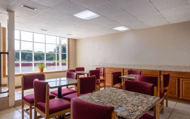 Days Inn by Wyndham Lincolnton