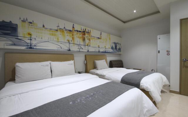 Gallery Hotel