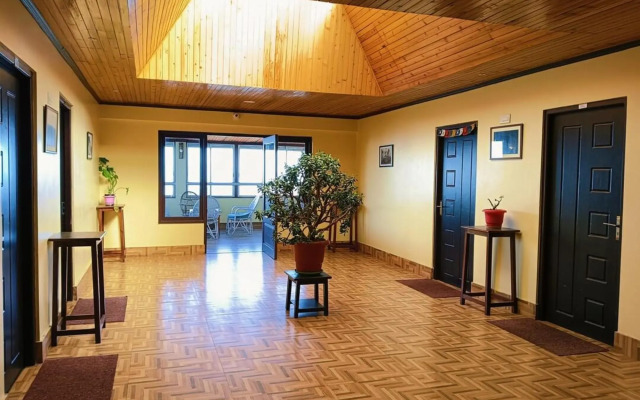 Oyo 4305 Yang's Inn