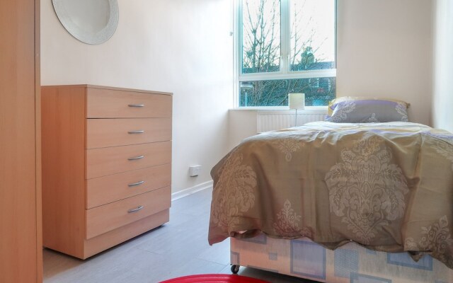 OLD Church Road - Deluxe Single Guest Room 2