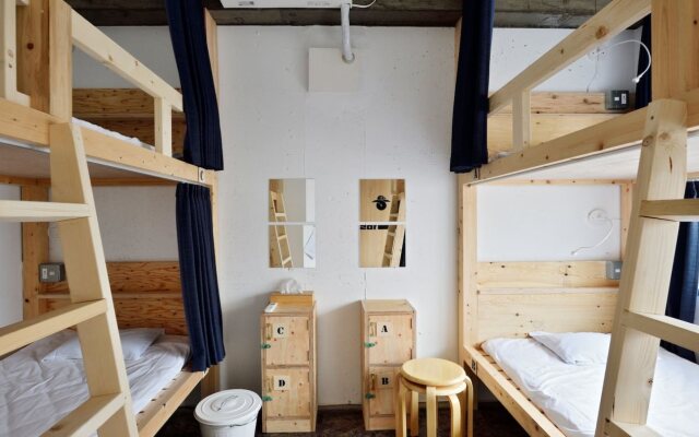NEW WORLD INN - Hostel