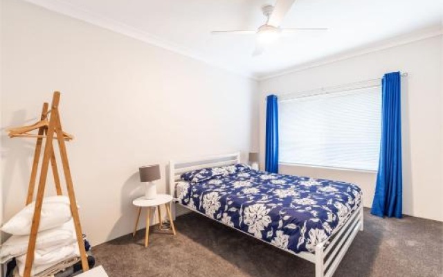4 'Adriana', 83 Ronald Avenue - Open Plan Living With Backyard – Guest Rooms – Shoal Bay