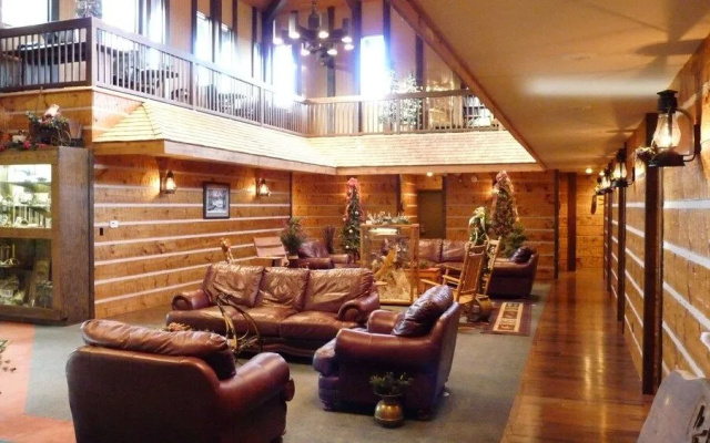 Riverbank Lodge