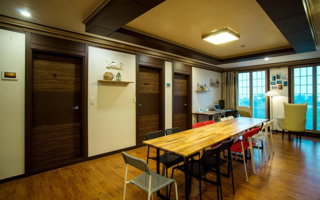 CLIP Guest House - Hostel