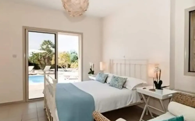 Sunset Villa Retreat in Agios Georgios