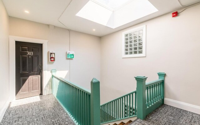 Grand 2BR Loft Garden View