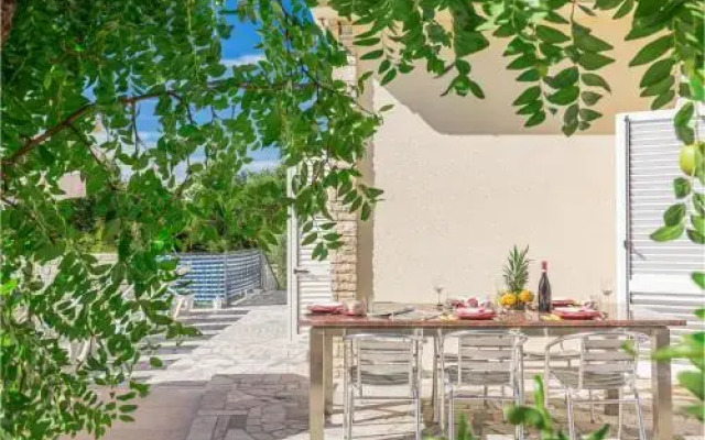 Six Bedroom Holiday Home in Medulin