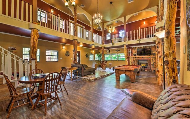 Spacious Conroe Home w/ Foosball & Pool Table!