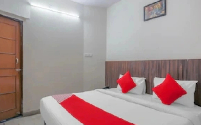 OYO 80791 Empire At Fifty Five