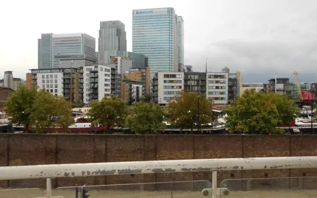 Oasis Apartment Docklands