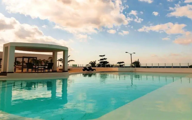 Spacious oceanfront loft # A1