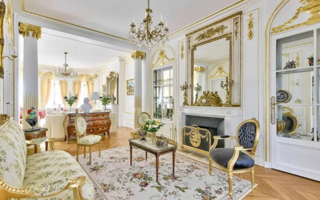Noble Luxury Residence in the Heart of Paris