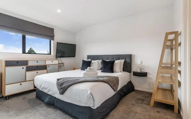 Modern 2br Townhouse Close To Aucklands Best