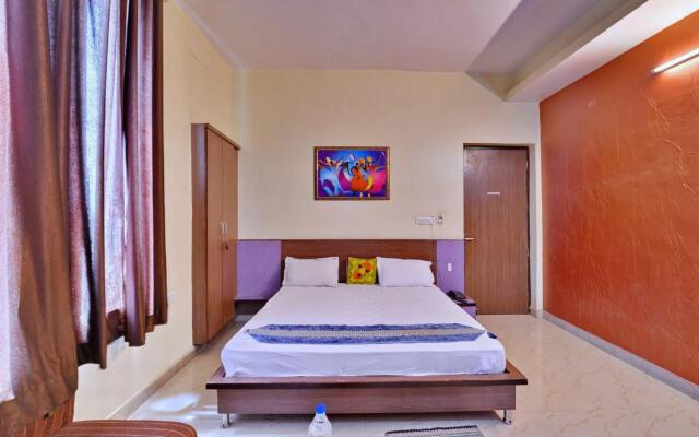 Aarya Hotel