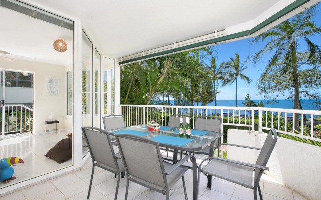 The Beach House 3BR Waterfront Apartment, Own WIFI