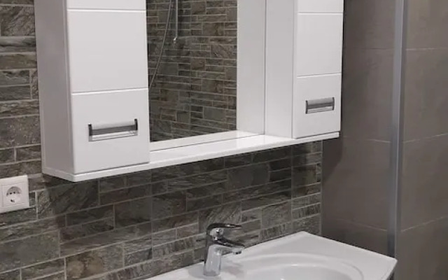 Nizhneimeretinskya apt 23