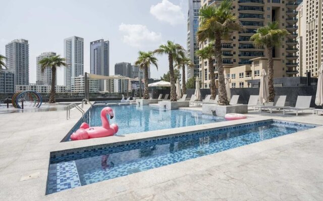 Modern En-suite Flat w/ Dubai Marina View!